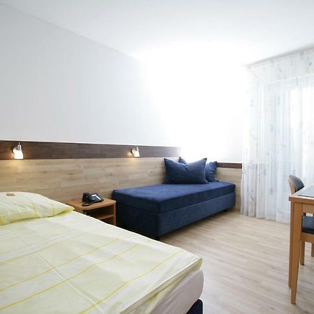 Hotel Am Baronenwald Goeppingen Ngoại thất bức ảnh