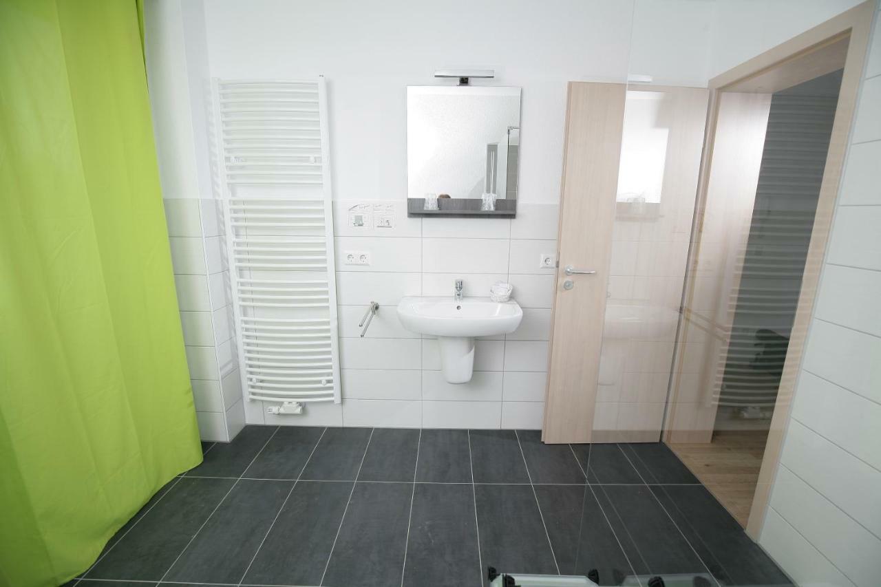 Hotel Am Baronenwald Goeppingen Ngoại thất bức ảnh