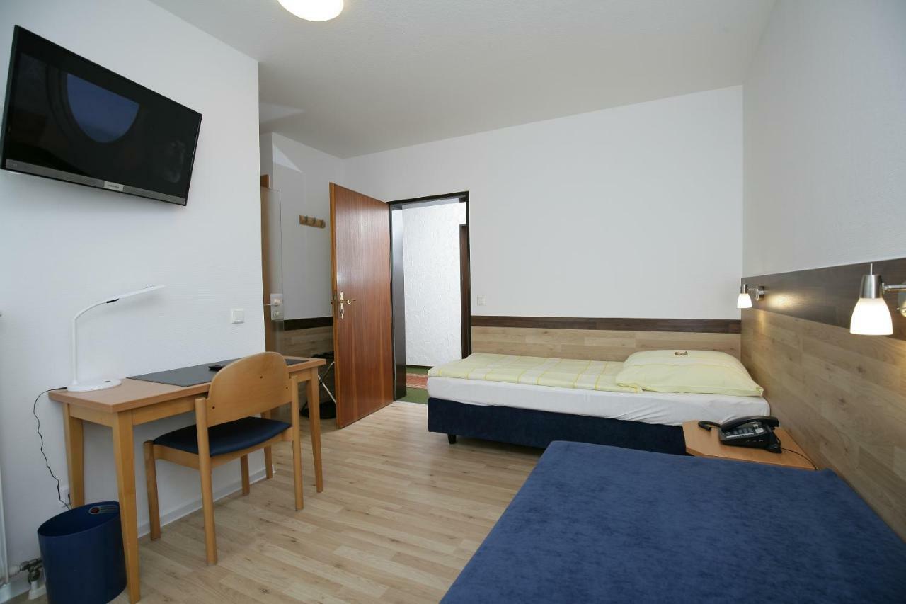 Hotel Am Baronenwald Goeppingen Ngoại thất bức ảnh