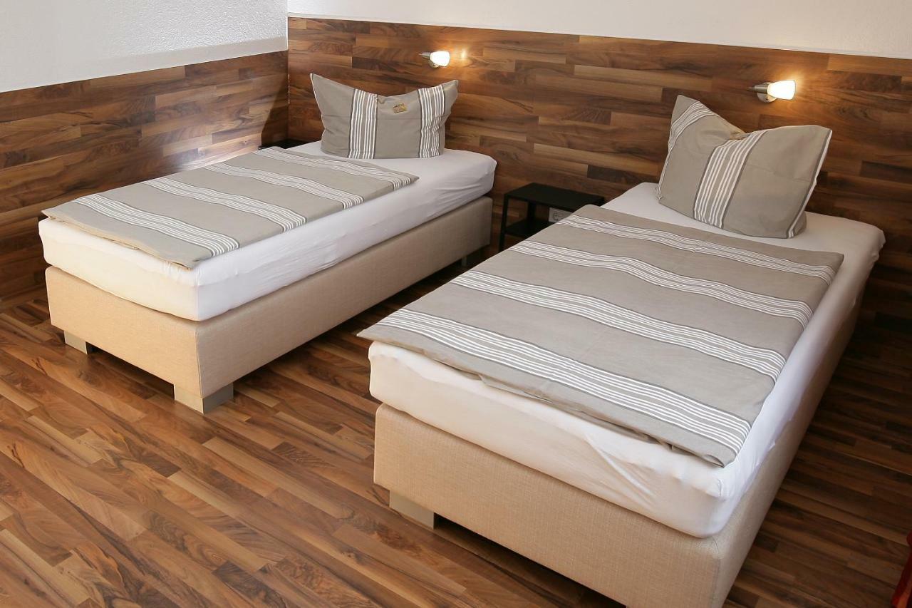 Hotel Am Baronenwald Goeppingen Ngoại thất bức ảnh